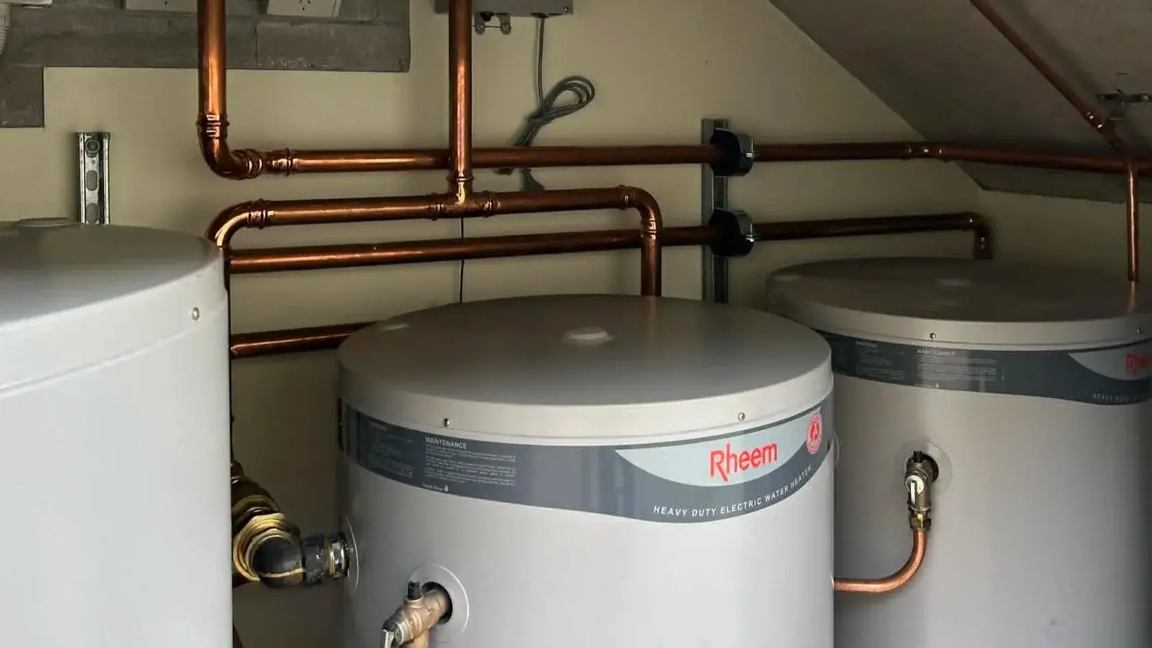 Rheem heavy-duty electric storage, copper manifold