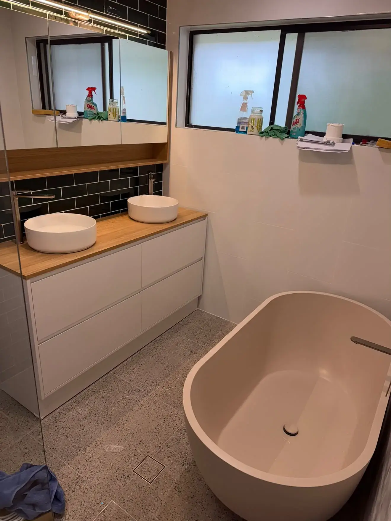 Double vessel basins on a timber-top vanity, with the 150 kg concrete bath, Bateau Bay.