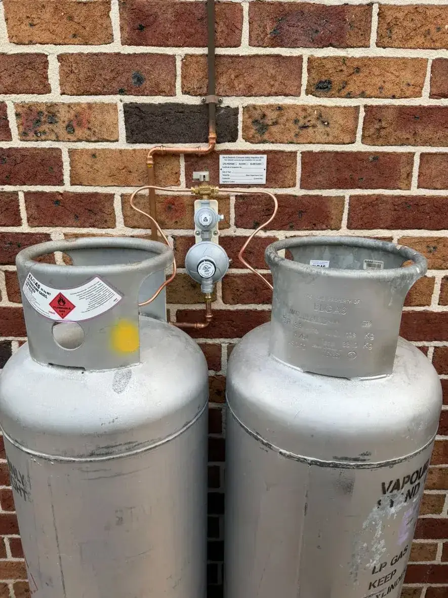 Twin 45 kg LPG cylinders on an automatic changeover regulator, Mannering Park.