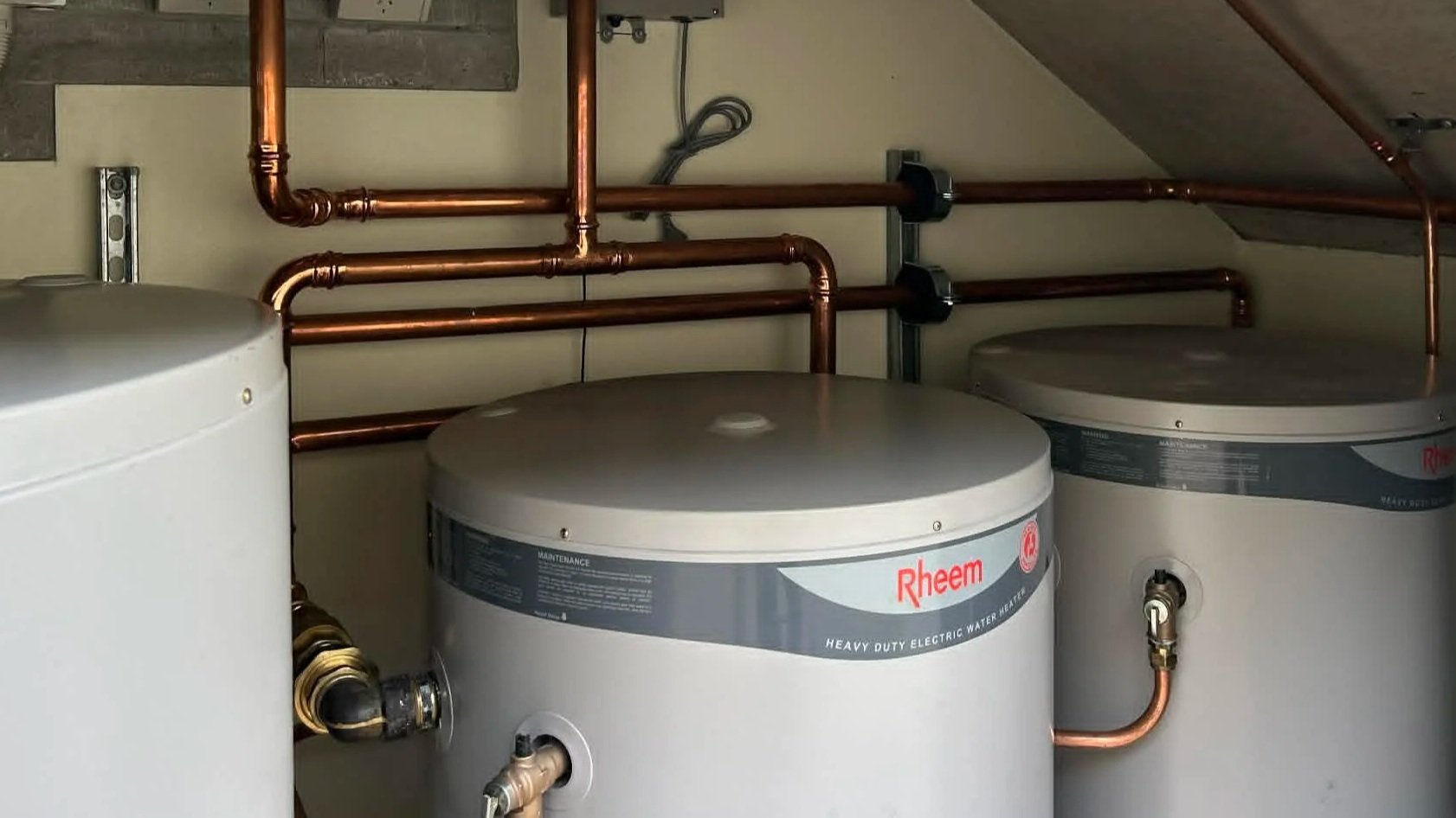 Rheem heavy-duty electric storage, copper manifold