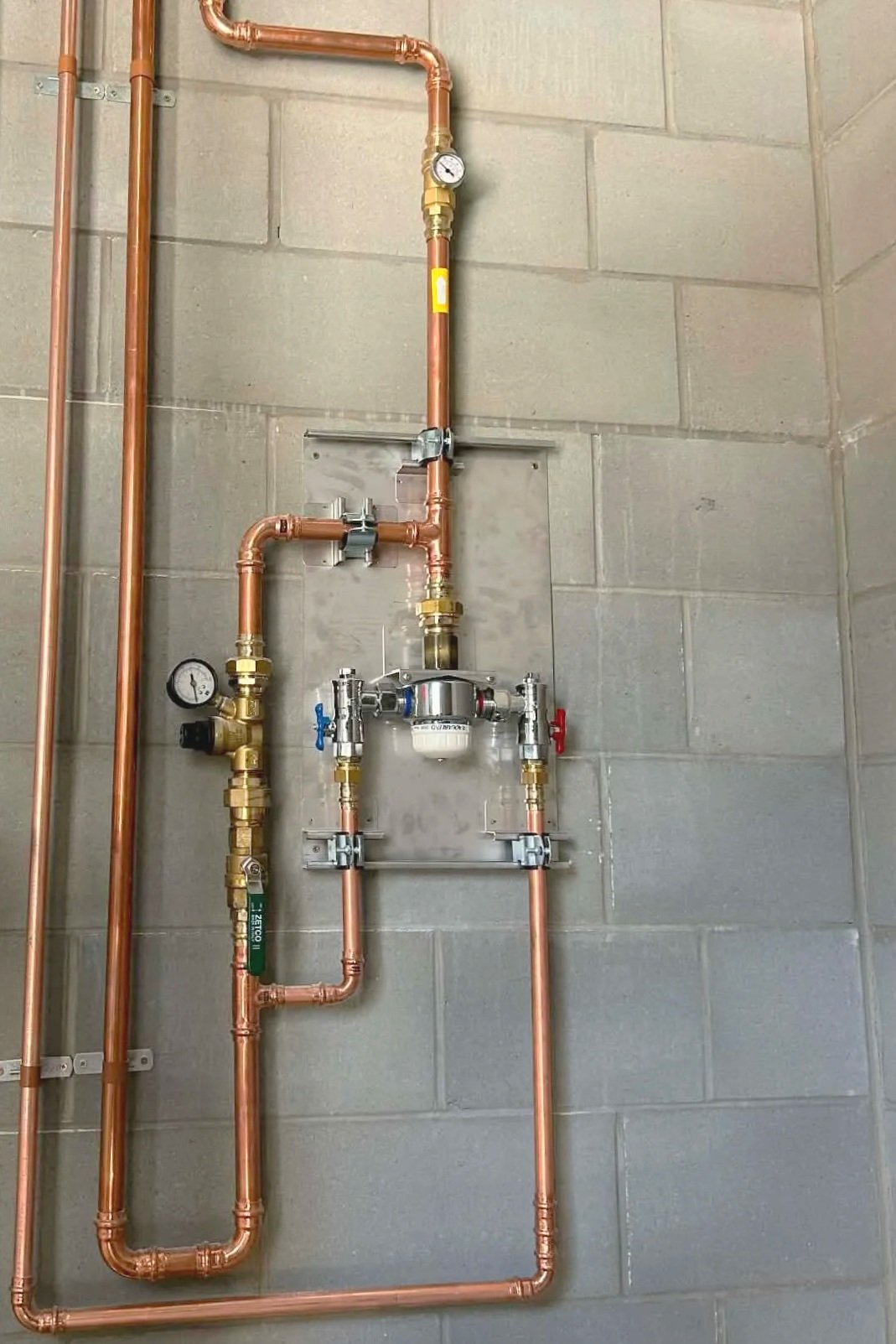 Thermostatic mixing valve assembly on copper