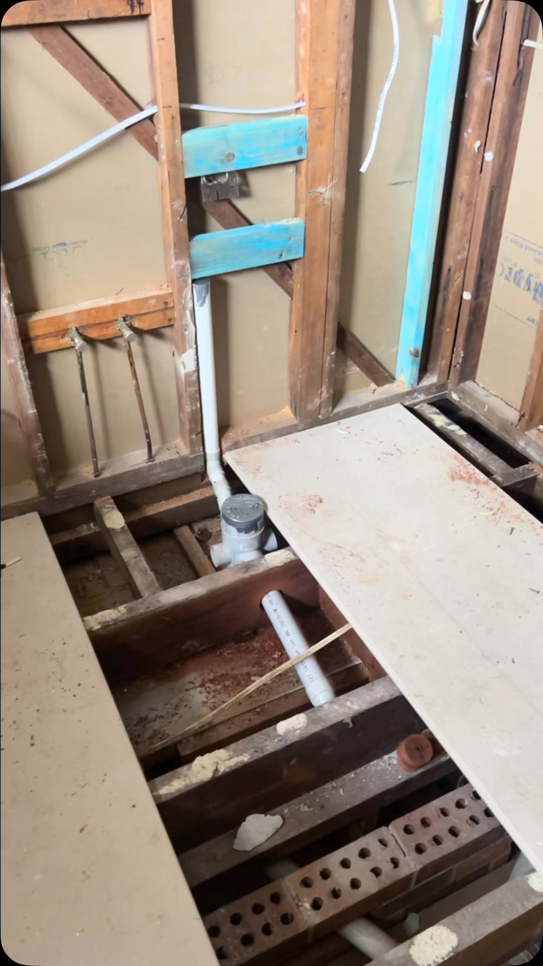 Bathroom rough-in: in-wall cistern and waste through the floor