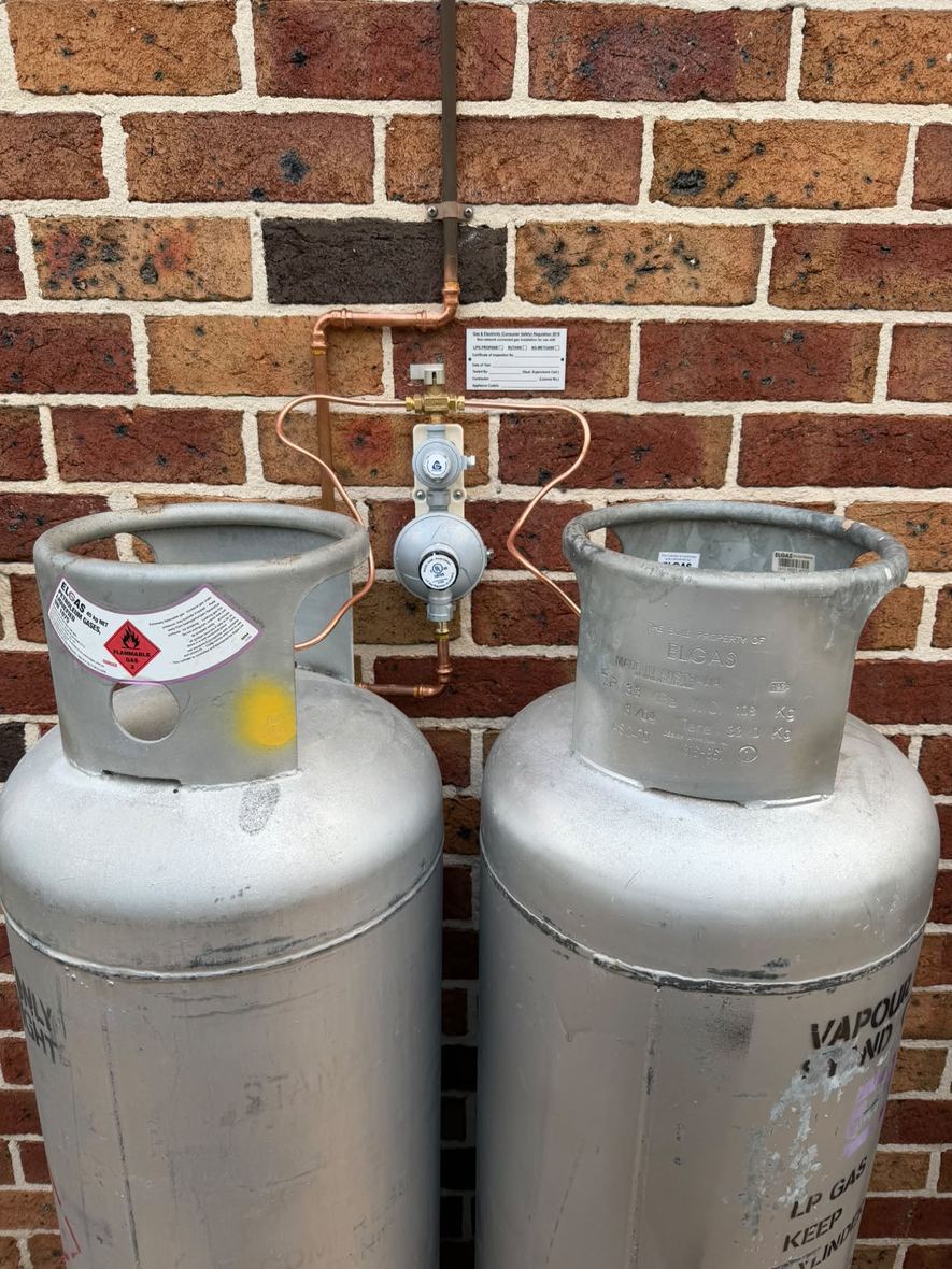 Twin 45 kg LPG cylinders, automatic changeover